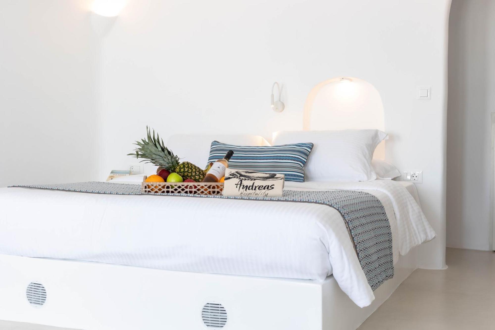 Апартаменты Andreas Hospitality Тира Экстерьер фото