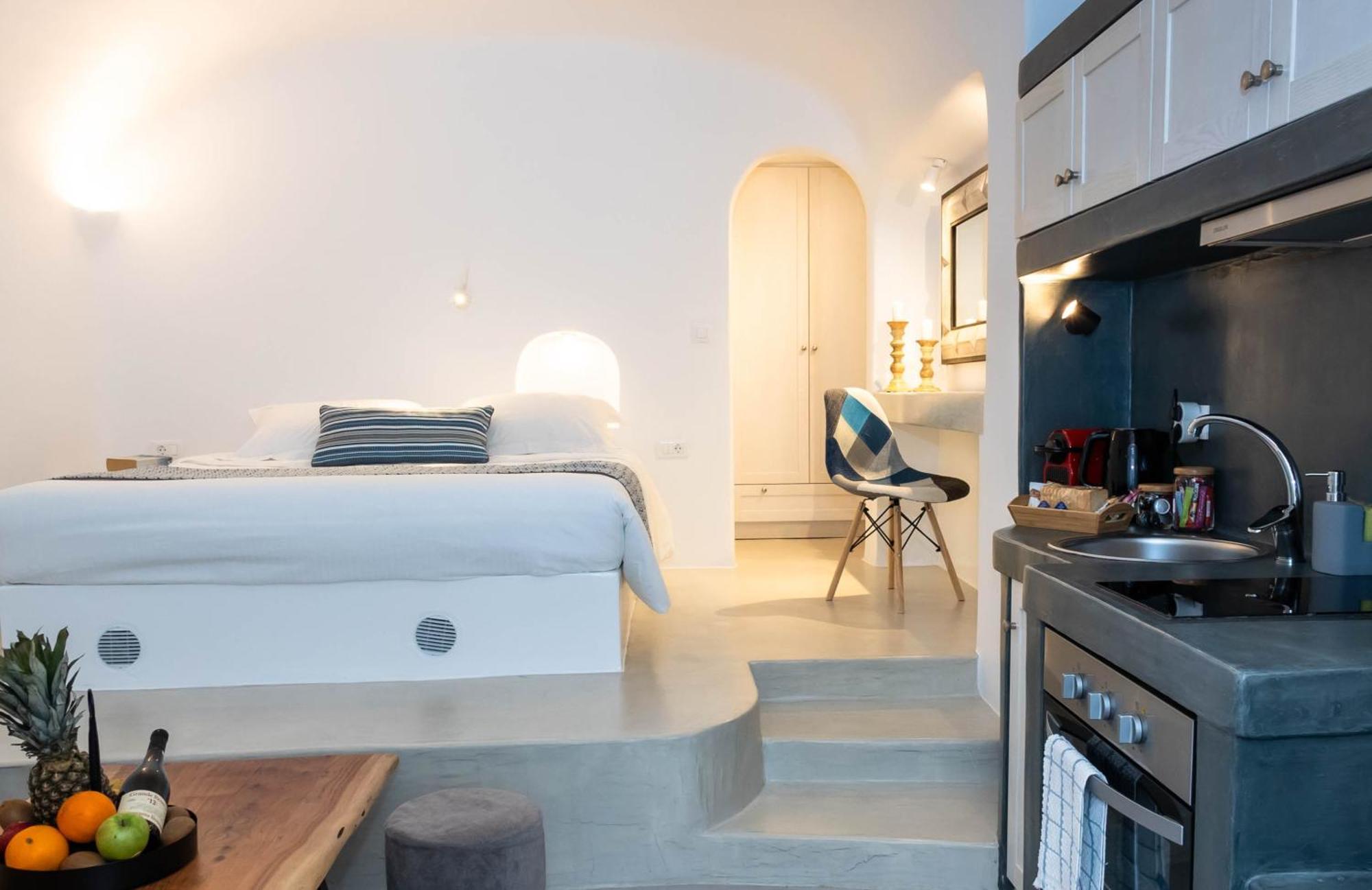 Апартаменты Andreas Hospitality Тира Экстерьер фото